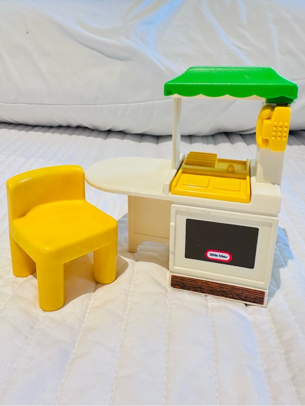 LITTLE TIKES Vintage Dollhouse Kitchen and Chair Set Retro Excellent Condition!